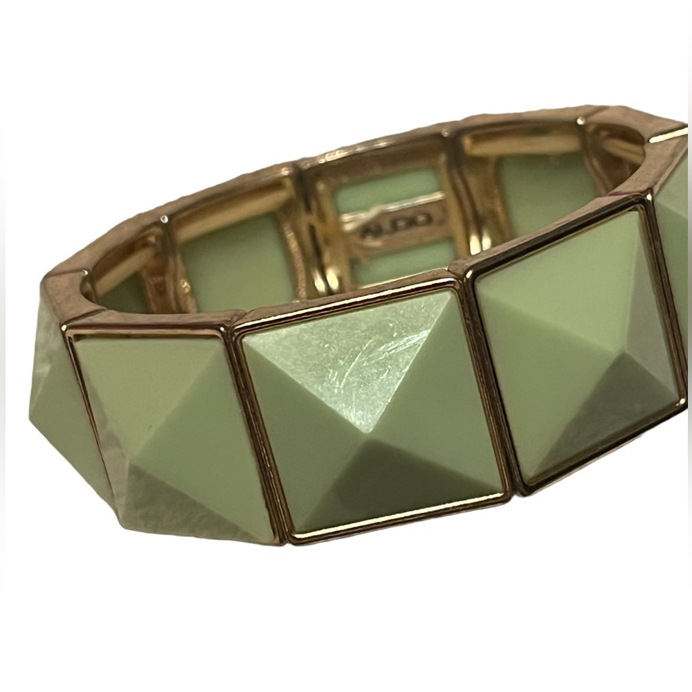 Aldo woman’s‎ mint green stretch bracelet.